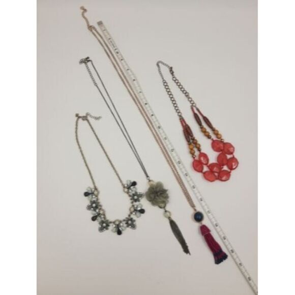 LOT of 4 Statement Necklaces Costume Jewelry-Various sizes - Picture 2 of 6